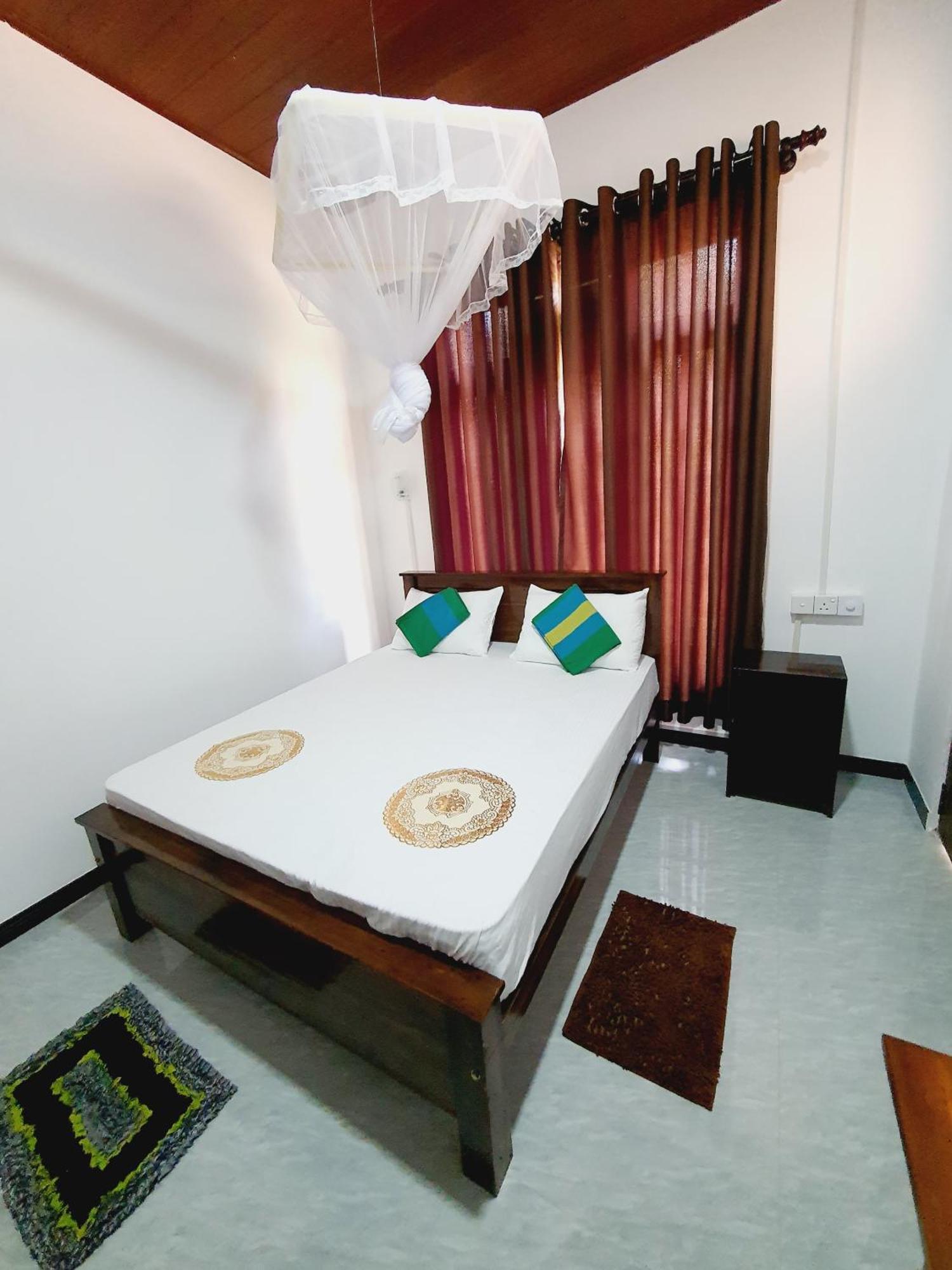 Sanu Home Stay Sigiriya Esterno foto