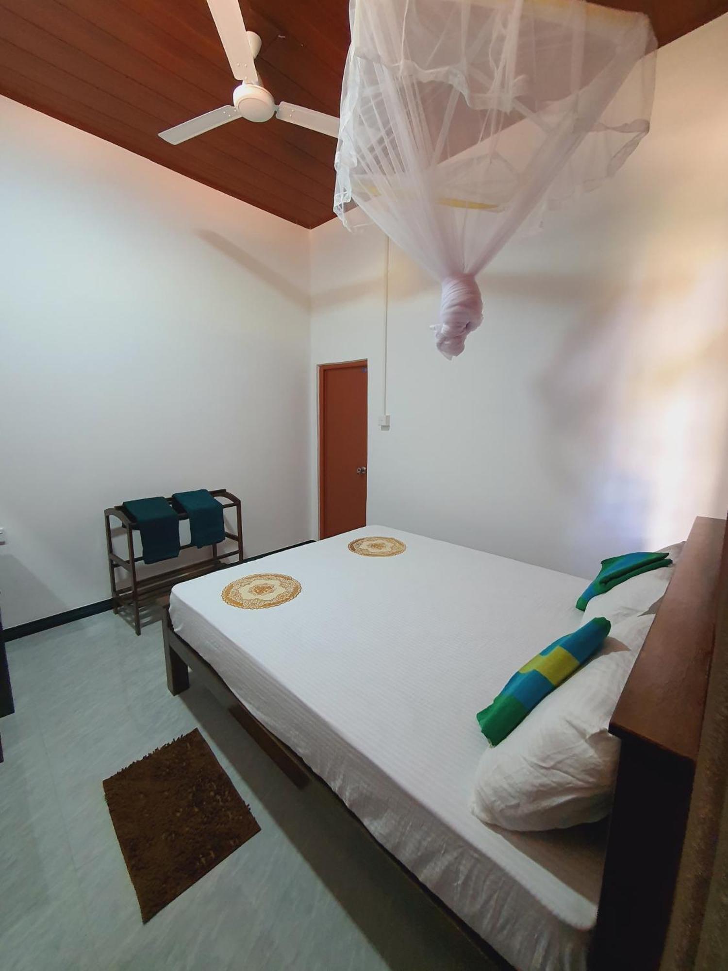 Sanu Home Stay Sigiriya Esterno foto