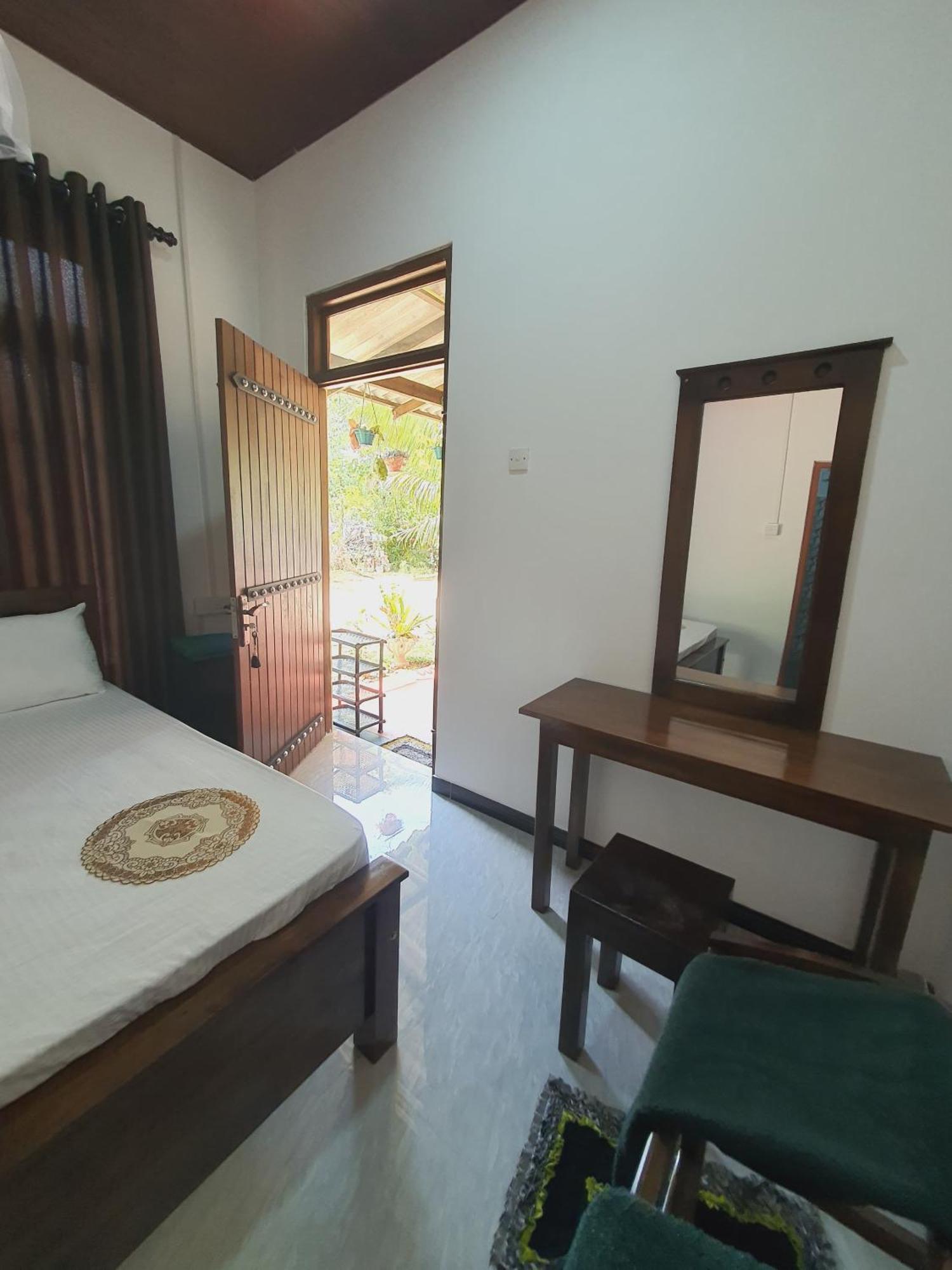 Sanu Home Stay Sigiriya Esterno foto