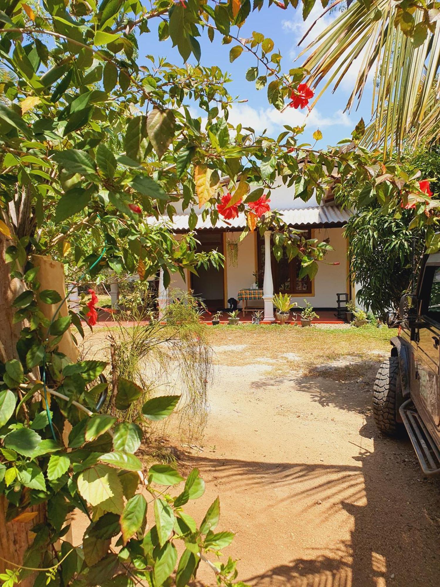 Sanu Home Stay Sigiriya Esterno foto