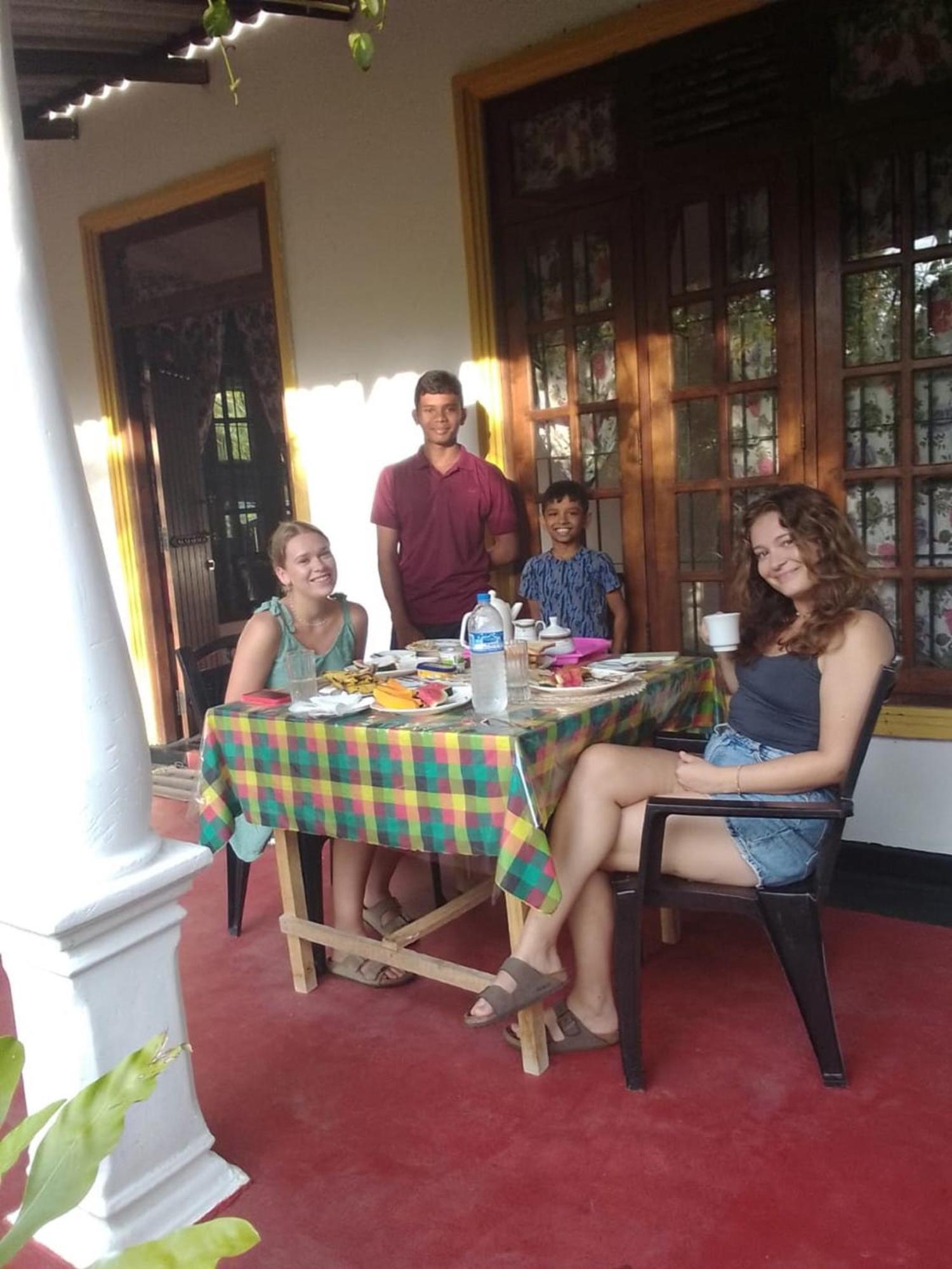 Sanu Home Stay Sigiriya Esterno foto
