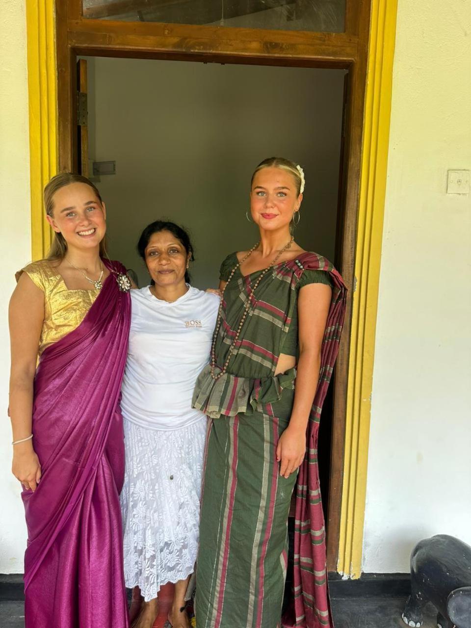 Sanu Home Stay Sigiriya Esterno foto